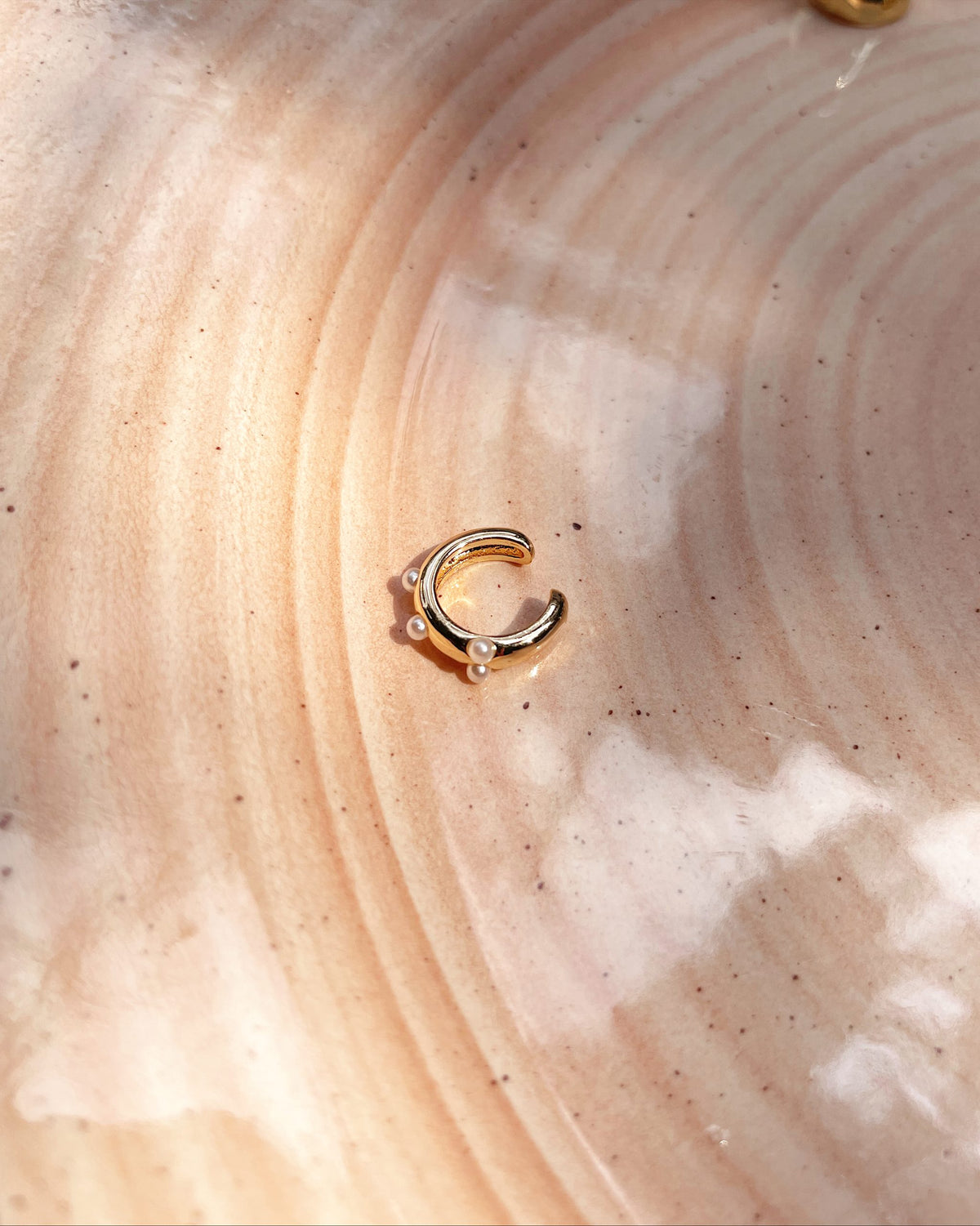 Earcuff White Freckles · Dorado